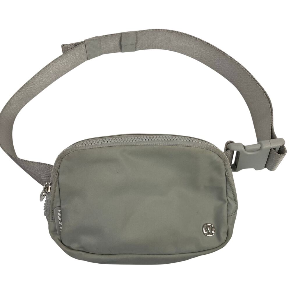 Lululemon Everywhere Belt Bag Fanny Waist Pack Silver Gray Nylon Travel Hike Run